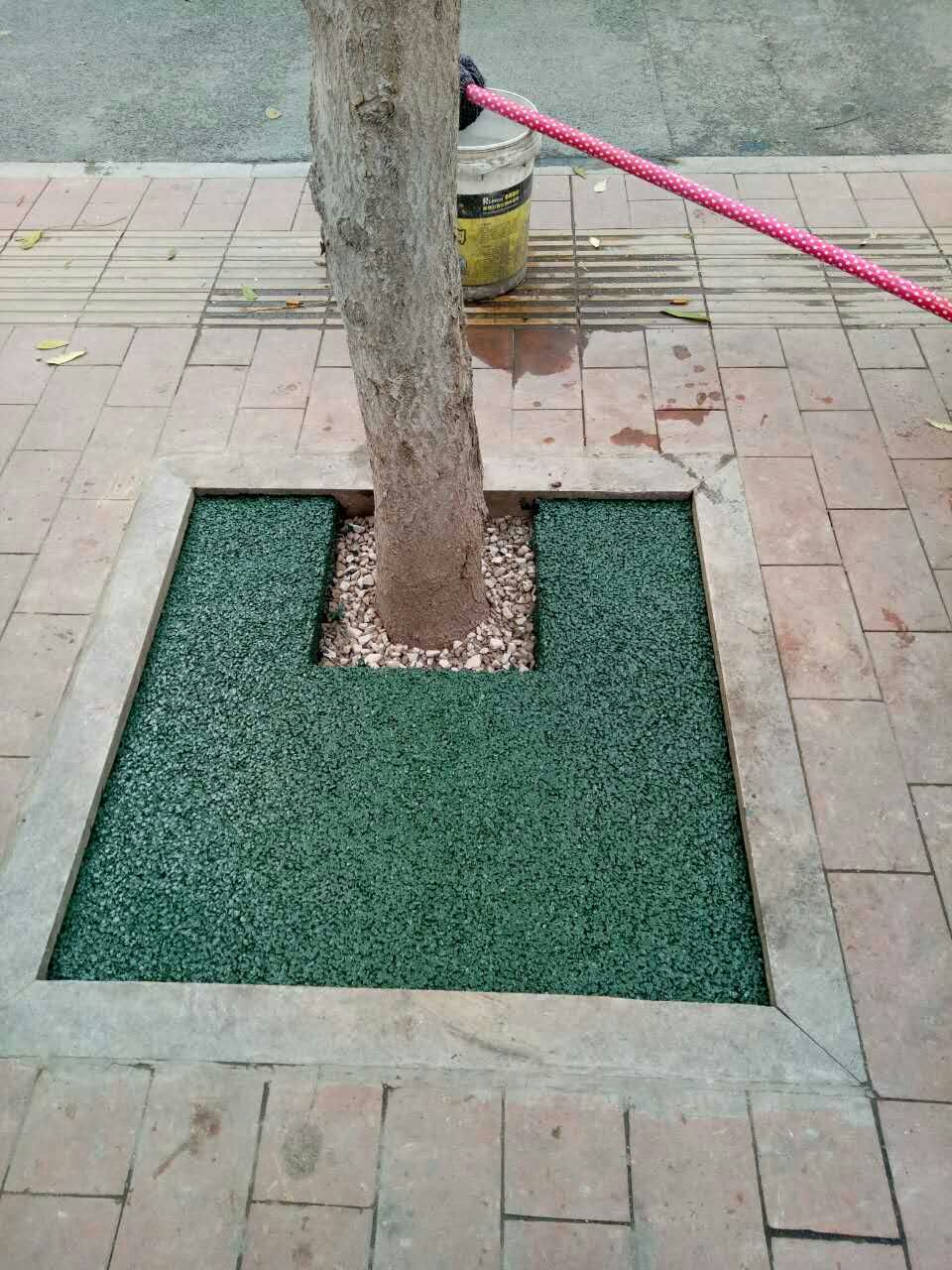 金臺大道透水人行道