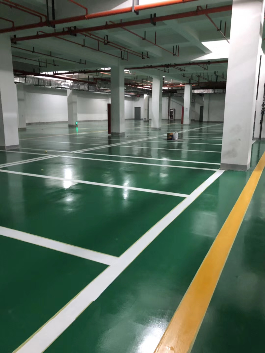 綠地新城小區環氧地下車庫